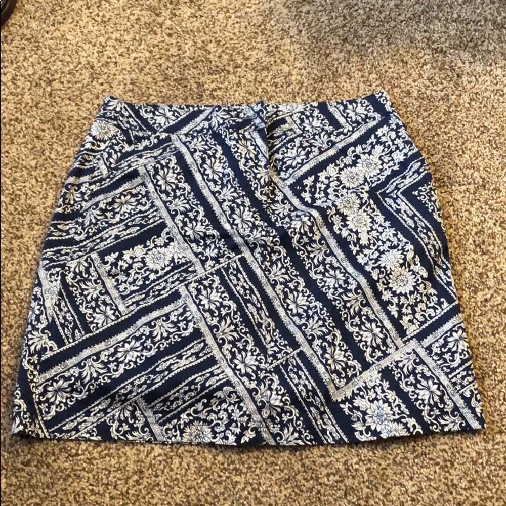 Karen Scott Skort size 6, navy pattern